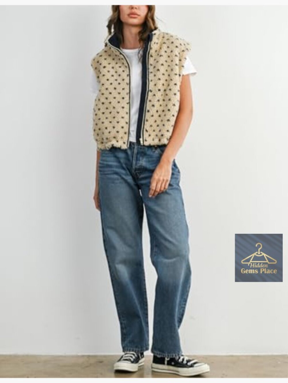 Sleeveless Faux Fur Fleece Vest with Pockets Zipper Closure - Picture 6 of 7